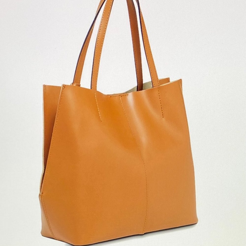 Christian Laurier Amy Leather Tote Bag. Color: CAMEL